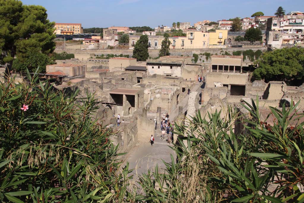 Herculaneum, September 2019. Looking west from access roadway, towards Ins. Orientalis II.4, in centre.
Photo courtesy of Klaus Heese.